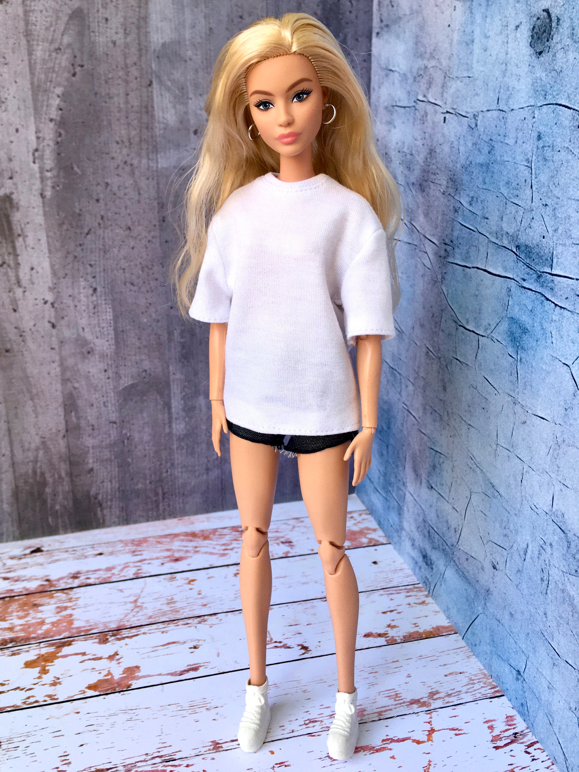 FLOWY LITE – Oversized Crew-Neck T-shirt for Dolls (11.5") - www.bouutique.com