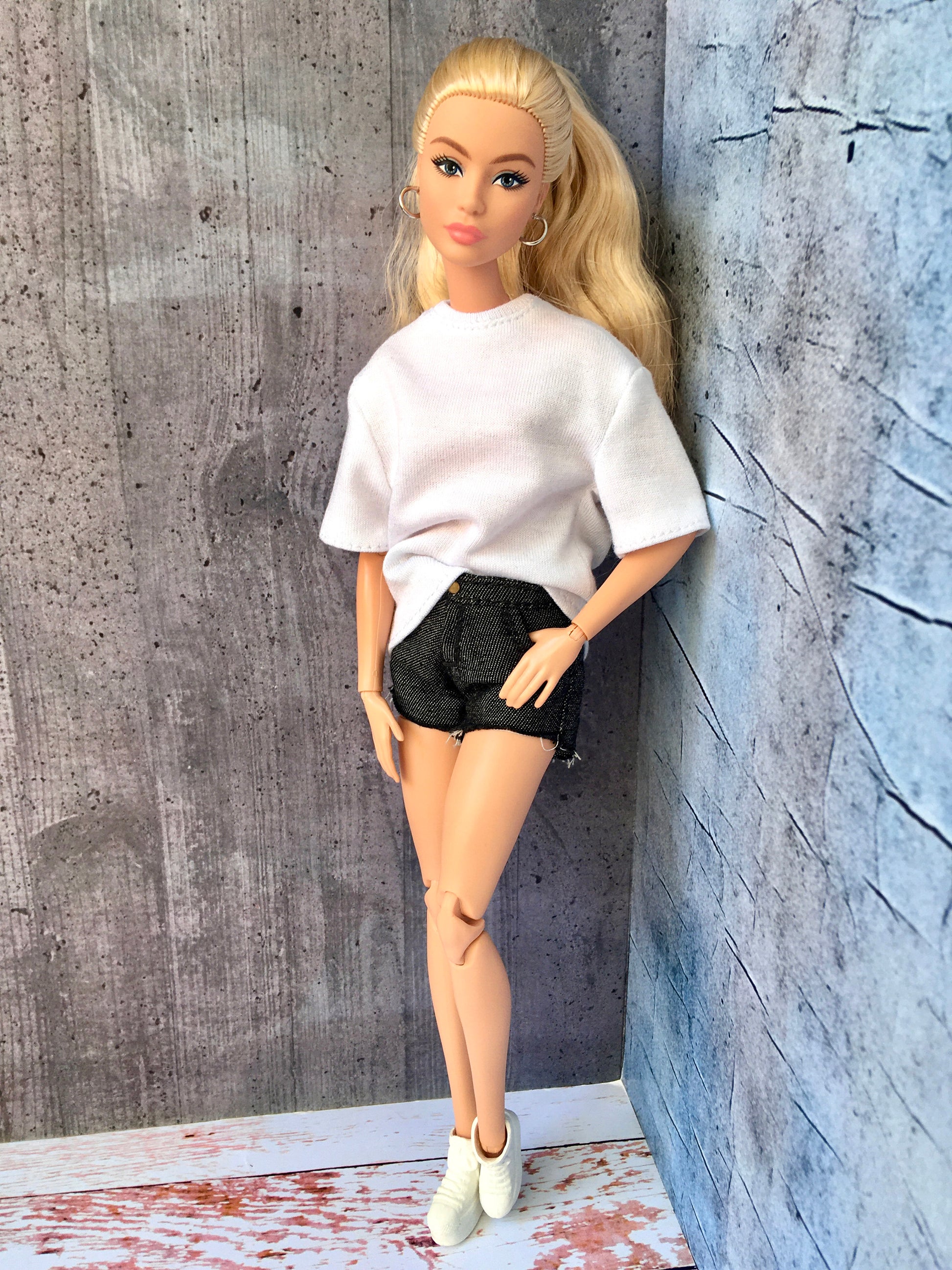 FLOWY LITE – Oversized Crew-Neck T-shirt for Dolls (11.5") - www.bouutique.com