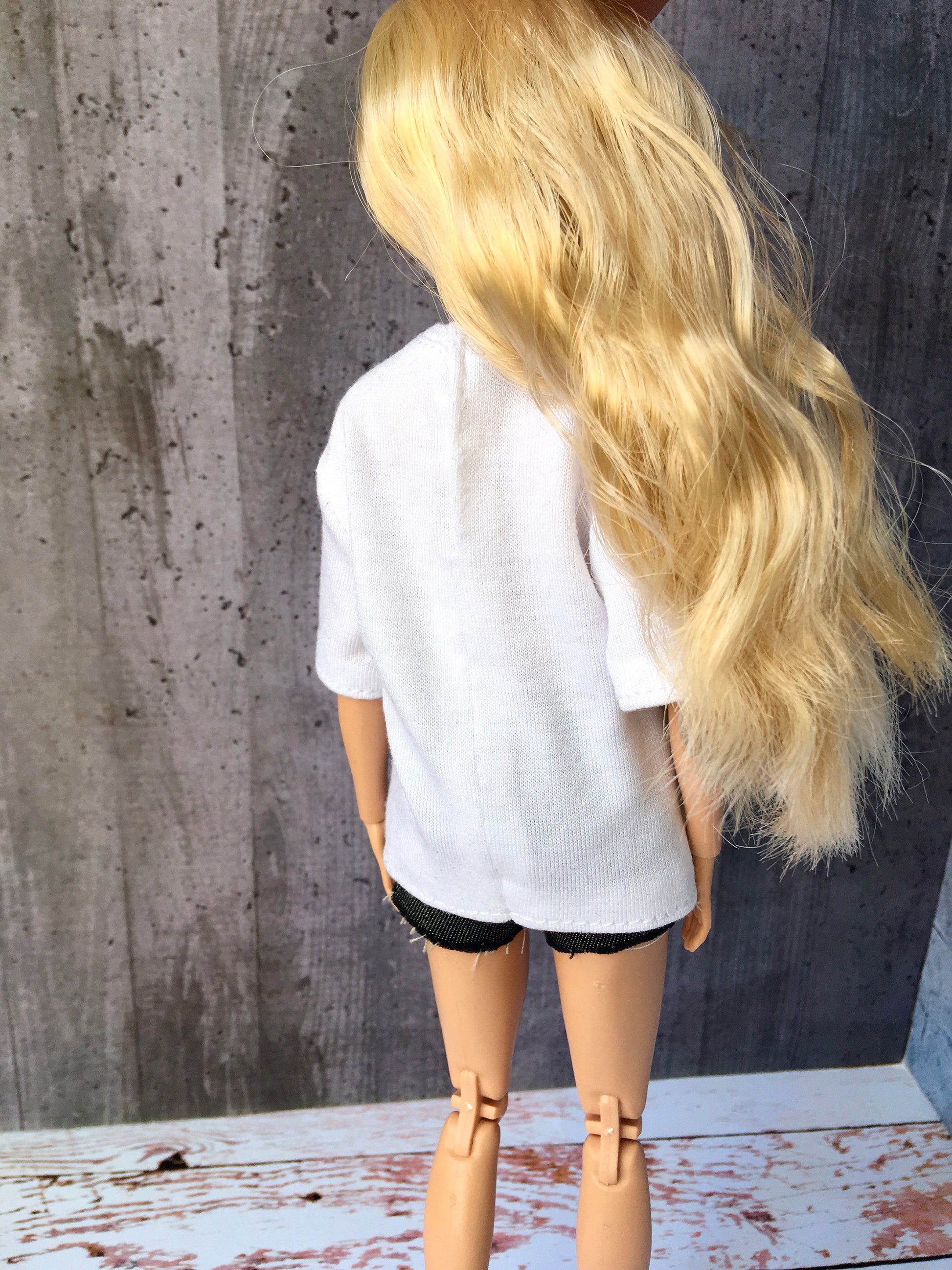 FLOWY LITE – Oversized Crew-Neck T-shirt for Dolls (11.5") - www.bouutique.com