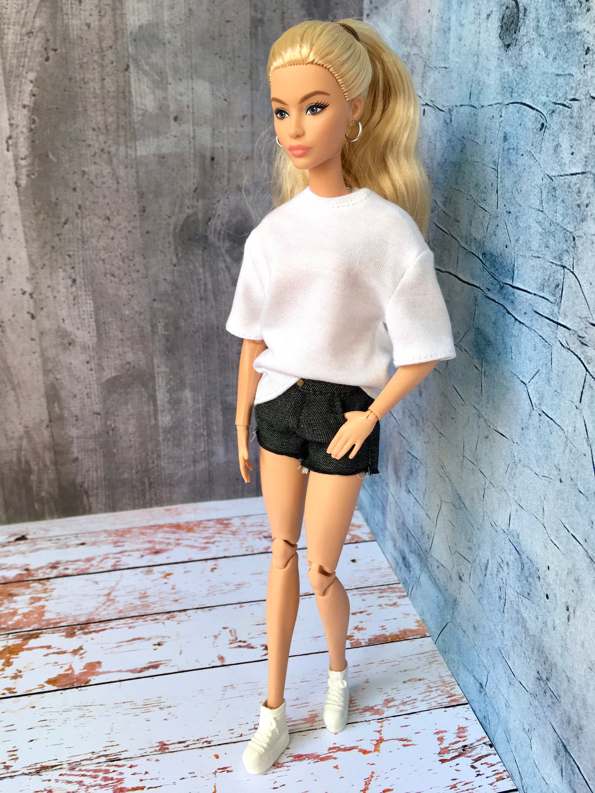 FLOWY LITE – Oversized Crew-Neck T-shirt for Dolls (11.5") - www.bouutique.com