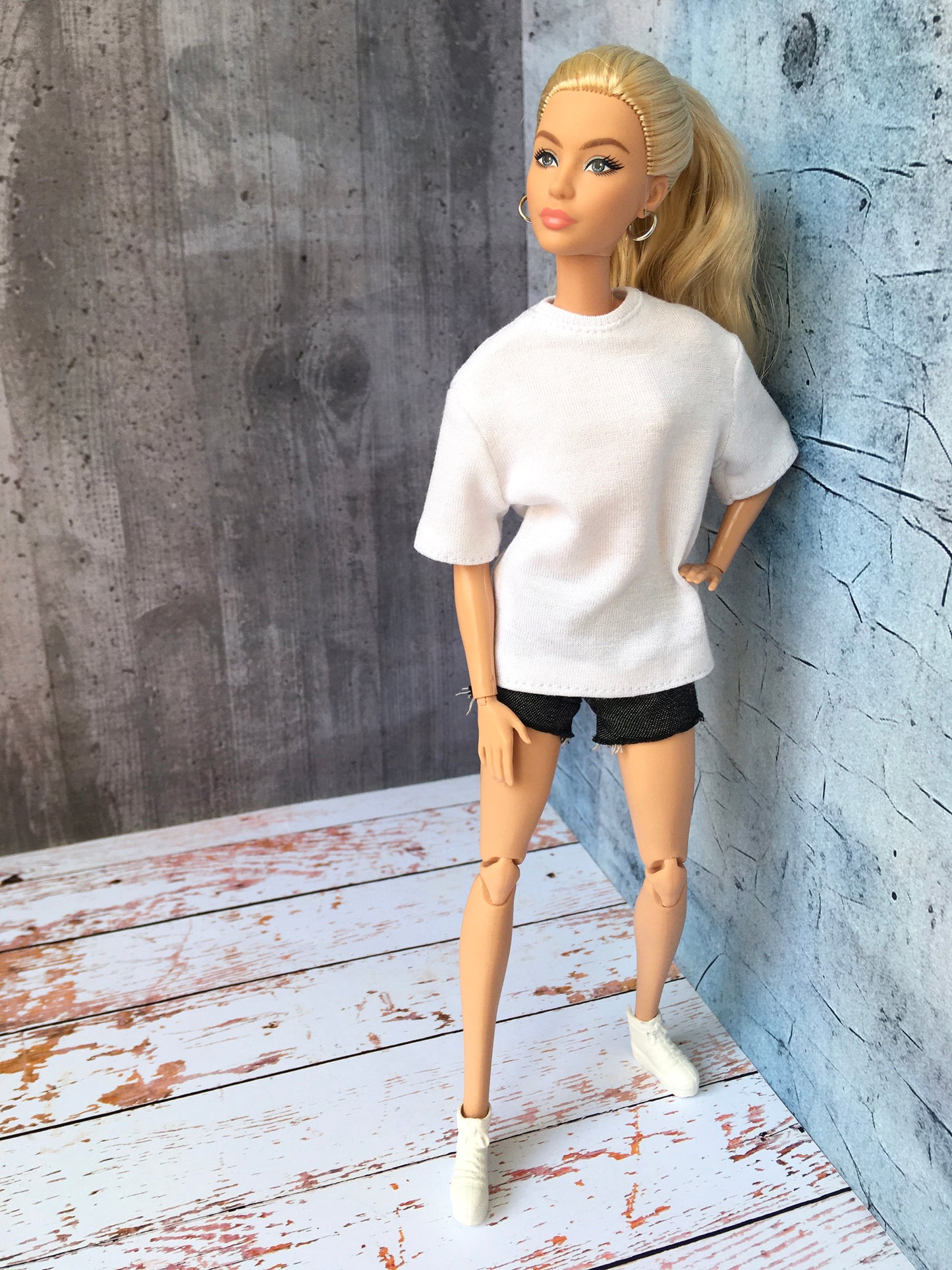 FLOWY LITE – Oversized Crew-Neck T-shirt for Dolls (11.5") - www.bouutique.com