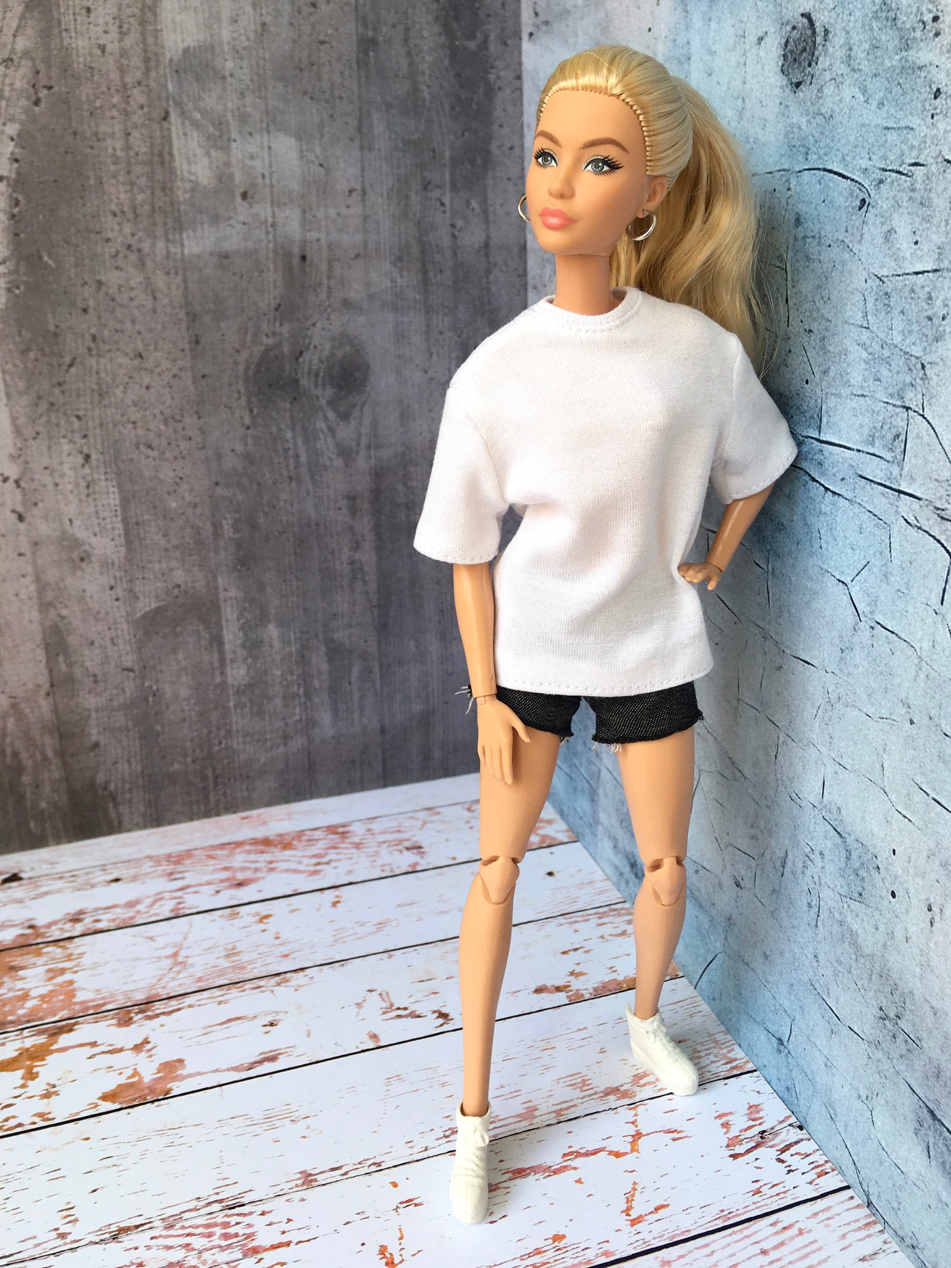 FLOWY LITE – Oversized Crew-Neck T-shirt for Dolls (11.5") - www.bouutique.com