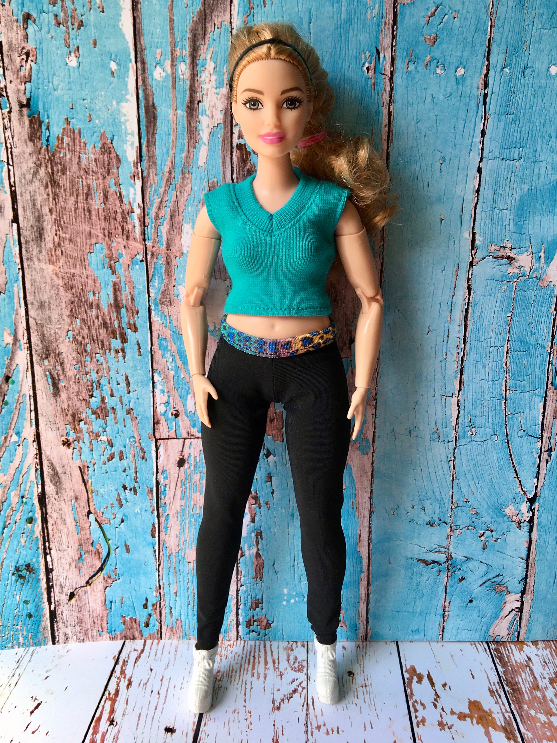 Sleek V-neck Crop Top for Curvy Doll 1/6-scale, 11.25 Inch, many colors - www.bouutique.com