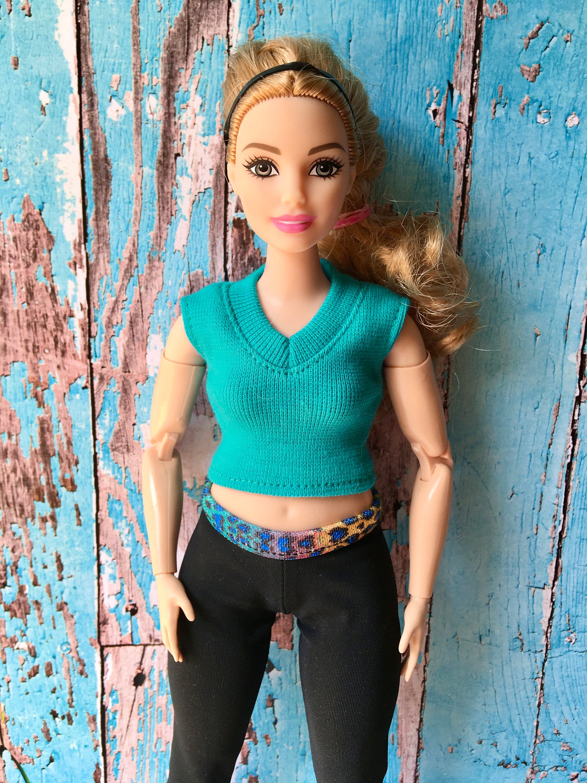 Sleek V-neck Crop Top for Curvy Doll 1/6-scale, 11.25 Inch, many colors - www.bouutique.com