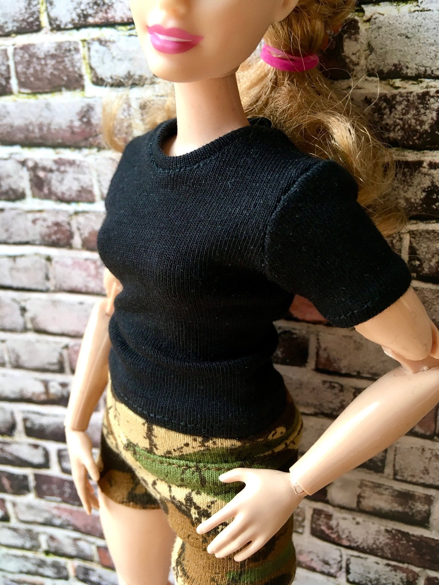 Staple T-Shirt for Curvy Doll, 1/6-Scale, 11.5 Inch