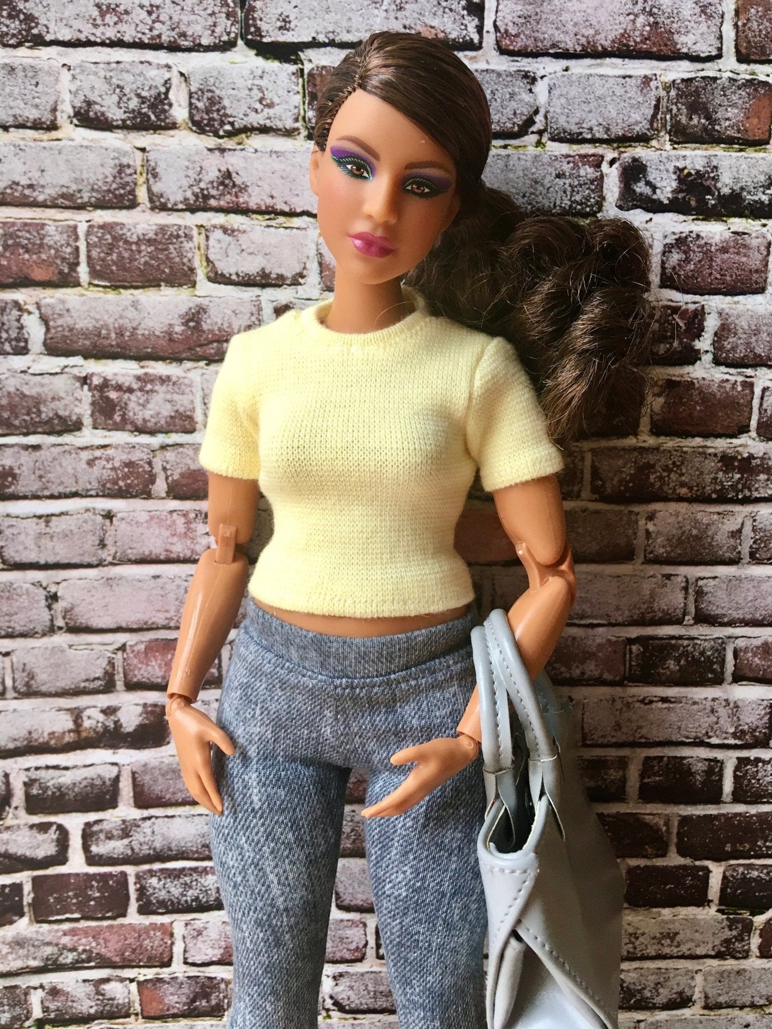 Staple Strong T-Shirt for Curvy Doll, 1/6-Scale - Bouutique.com