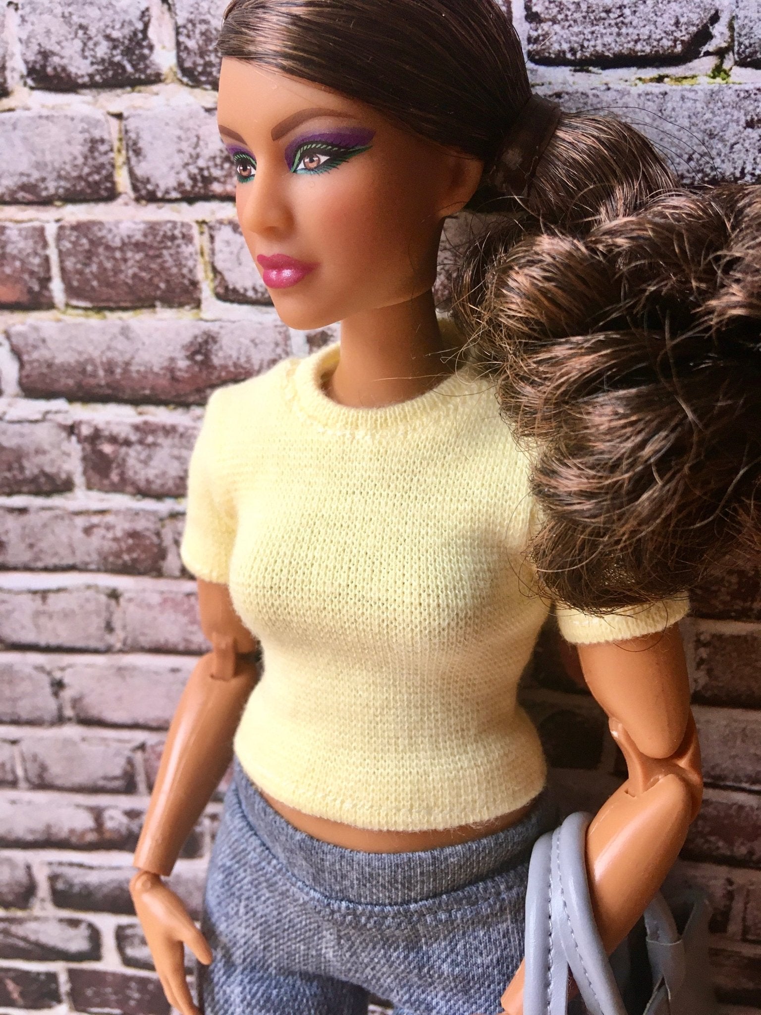 Staple Strong T-Shirt for Curvy Doll, 1/6-Scale - Bouutique.com
