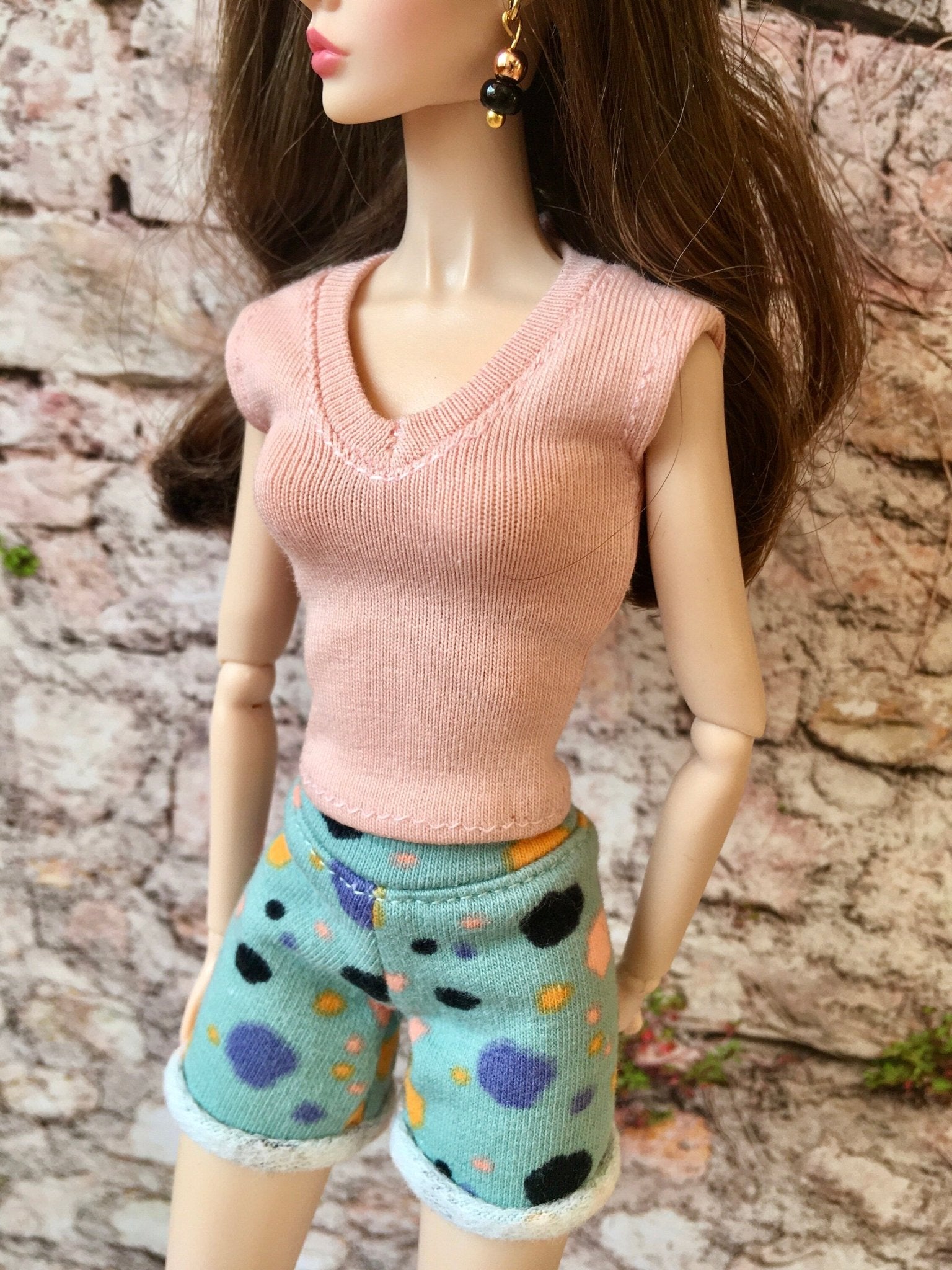 Sleek V-Neck T-shirt for Poppy Parker Doll, many colors - Bouutique.com