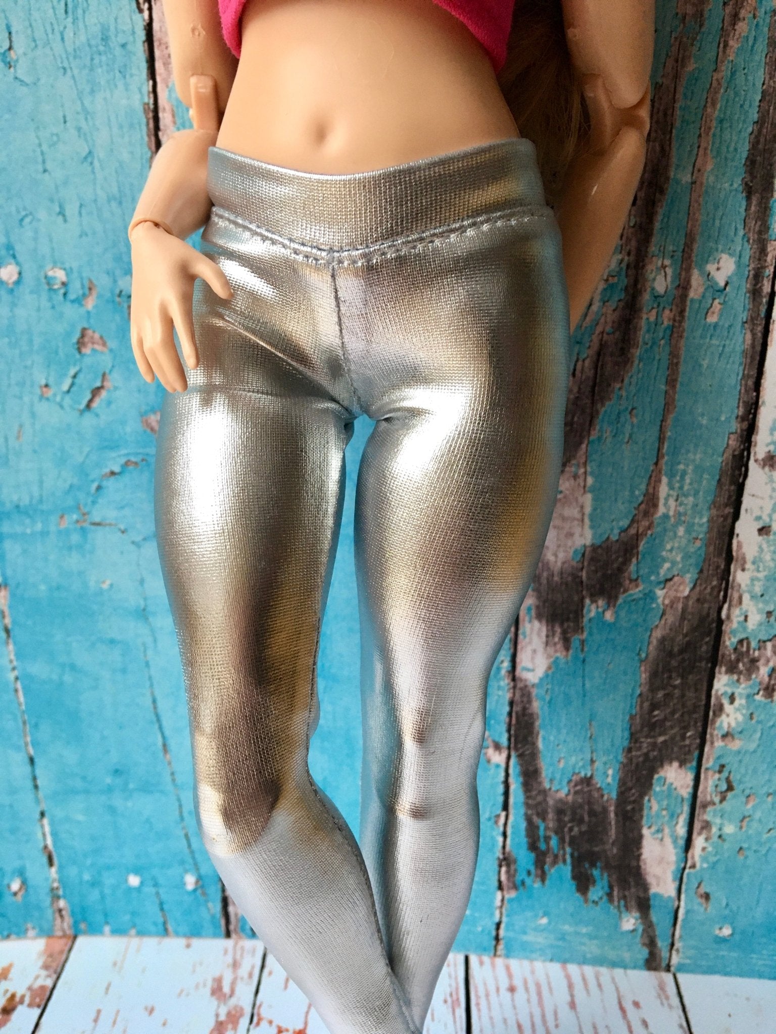 Glimmer Metallic Silver Leggings for Curvy Doll 1/6-scale - Bouutique.com