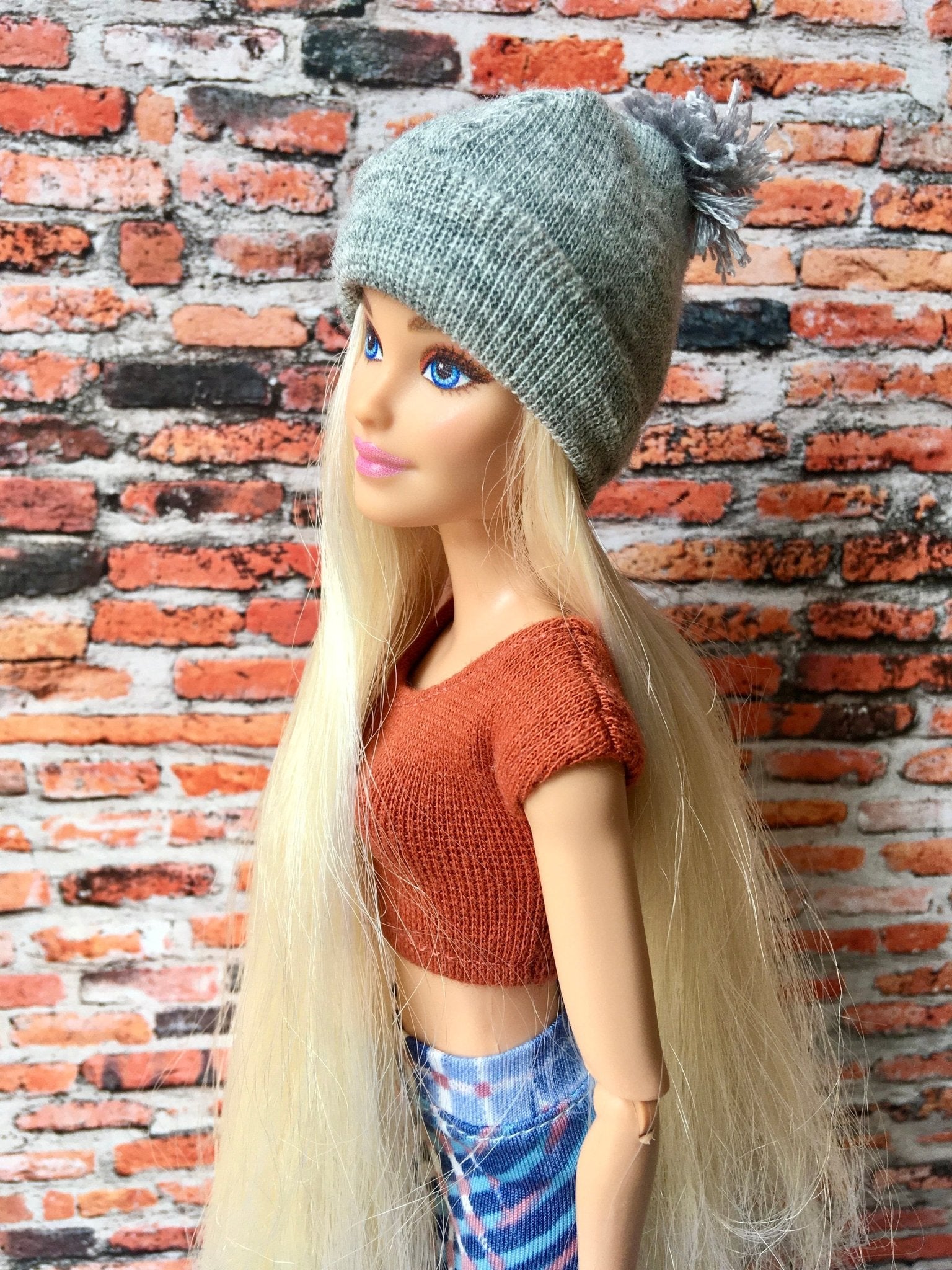 Chill Pom Pom Beanie Cap for Dolls 1/6-scale, Poppy Parker, NuFace, many colors - Bouutique.com